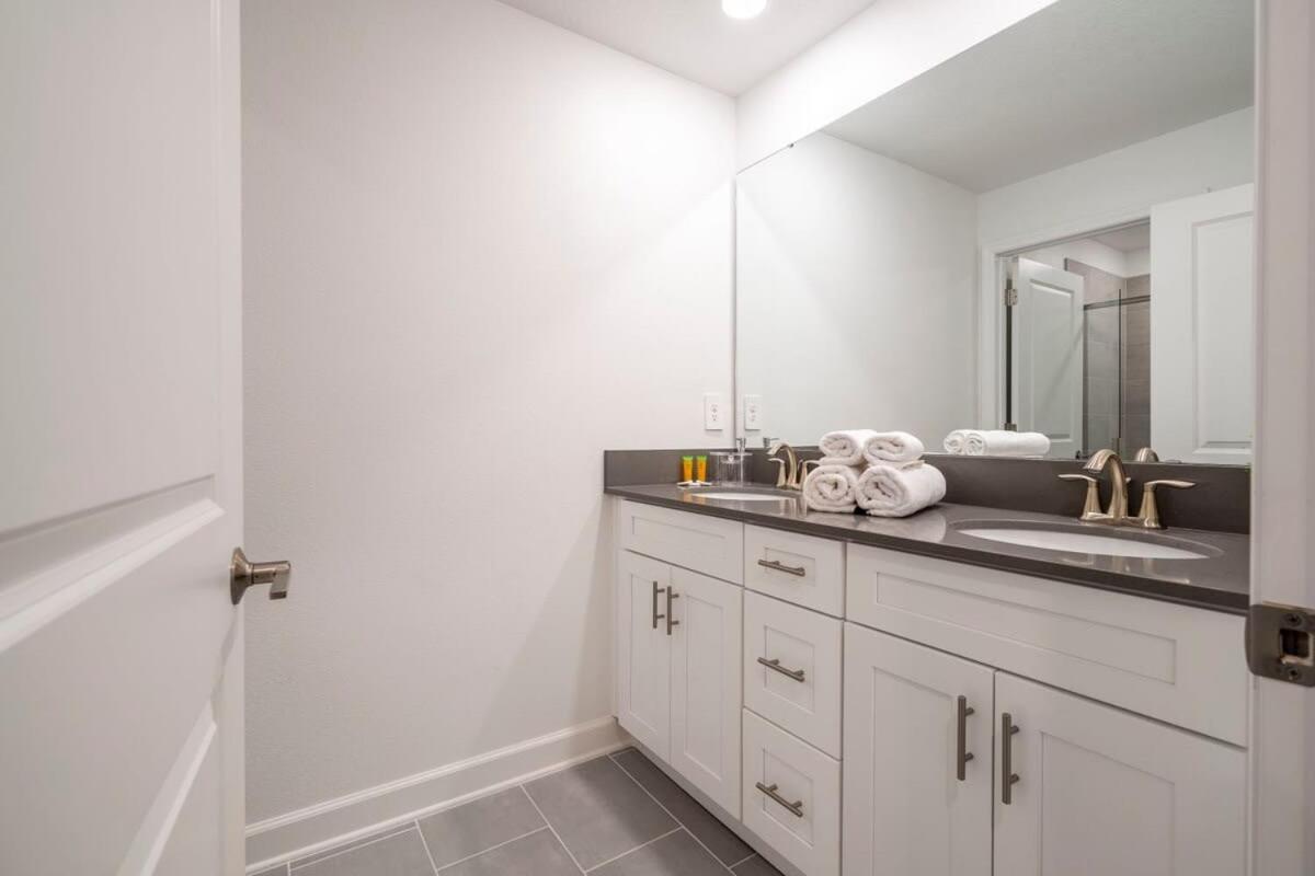 Wonderful 4bd W Pool Close To At Storeylake 2669