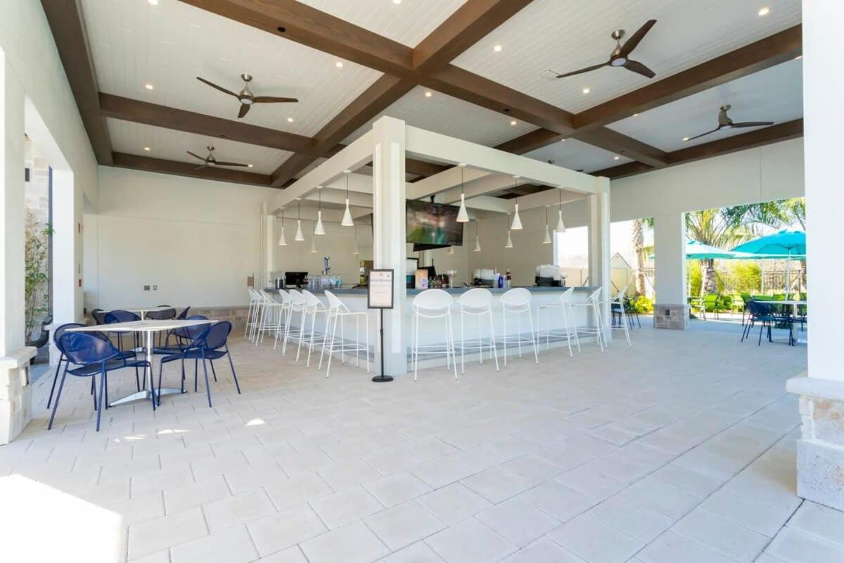 Hébergement de vacances Wonderful 4bd W Pool Close To At Storeylake 2669 *
