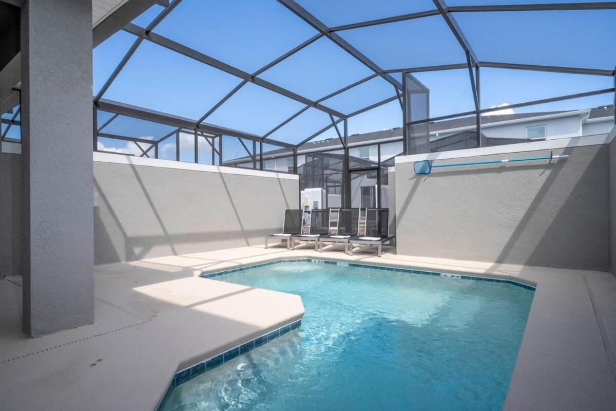 Hébergement de vacances Wonderful 4bd W Pool Close To At Storeylake 2669
