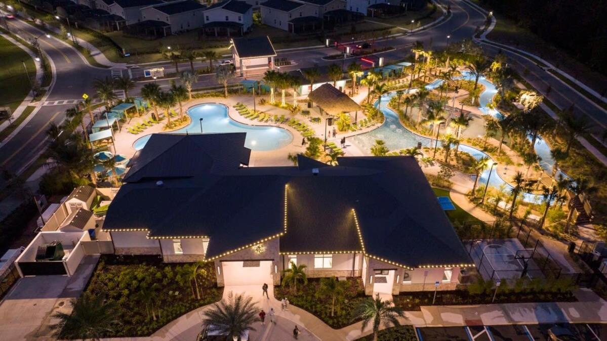 Wonderful 4bd W Pool Close To At Storeylake 2669 Hébergement de vacances *