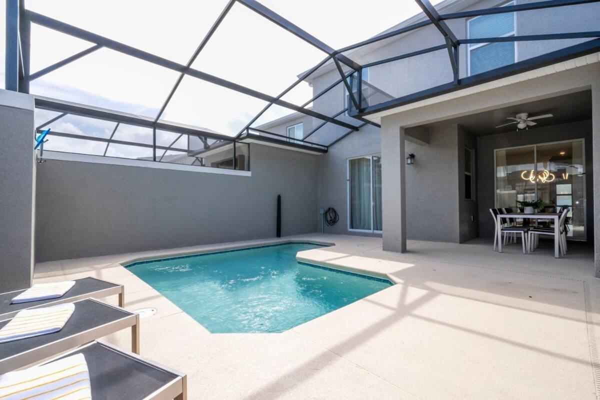 Hébergement de vacances Wonderful 4bd W Pool Close To At Storeylake 2669